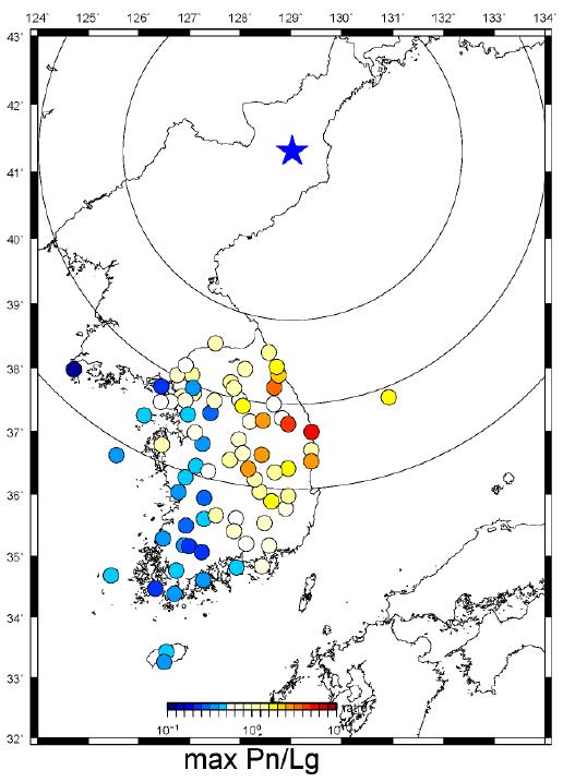 2009년 북한 핵실험의 Pn과 Lg 위상의 최대 진폭비, 지역에 따라 0.1에서 10사이의 변화폭을 보여준다.