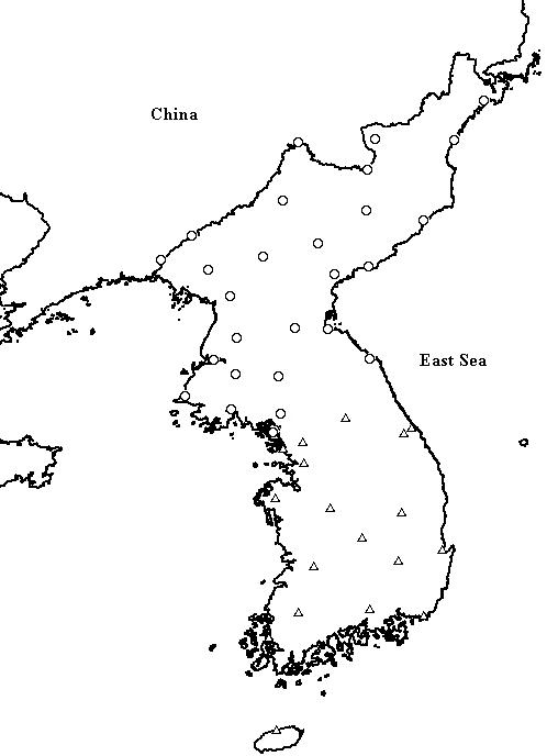 18개 남한 일사관측기상대(세모) 및 27개 북한 기상대(원).