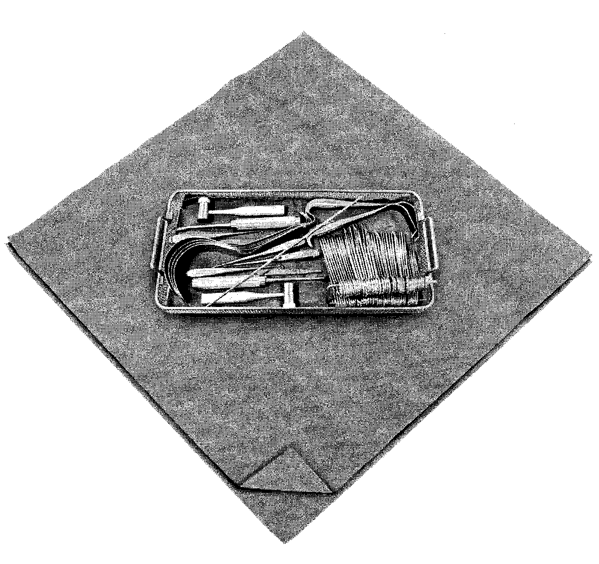 그림 9 포장된 기구 PCD에서 사용되는 외과용 기구 선반(25×51 cm) 및 포장지(137×137 cm)