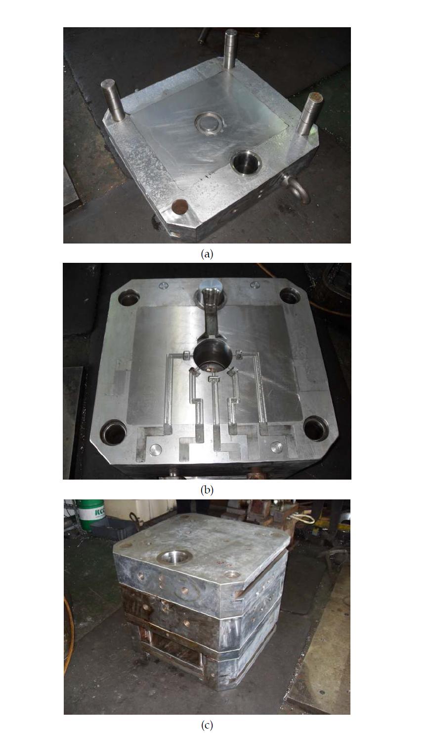 제작된 금형; (a) 금형의 상형 (b) 금형의 하형 (c) 금형의 조립 사진