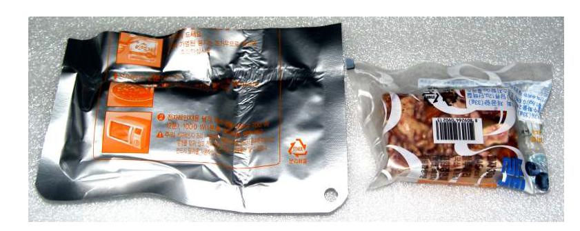 Packaged nutritional cereal bar for storage test. (laminatedaluminum retort pouch(left) and polyethylene bag package(right).
