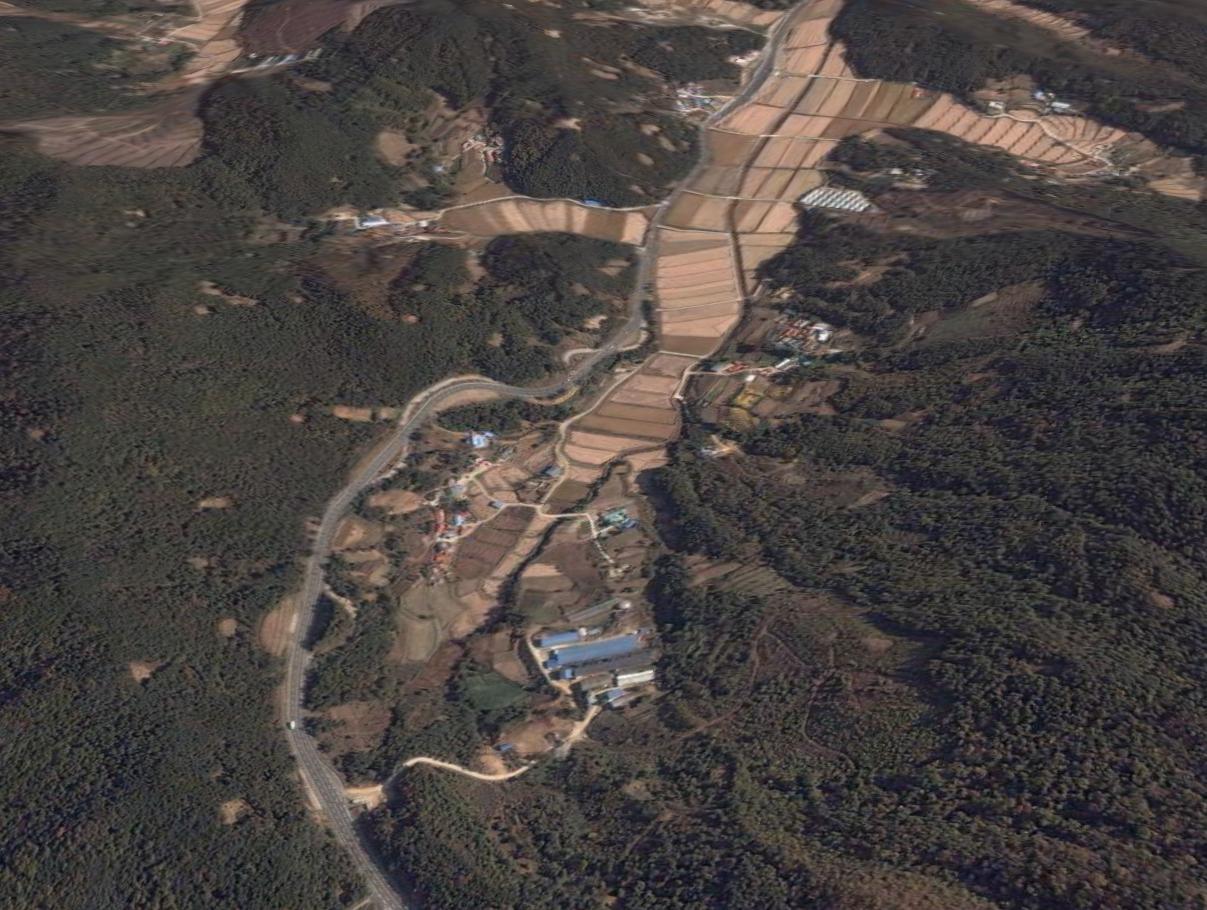 충남 청양 실험 농장(지역2) 주변의 위성 영상 모습.