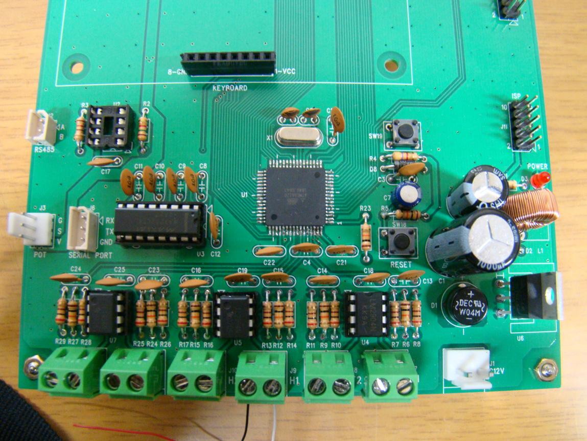 ATmega128 마이크로컨트롤러.