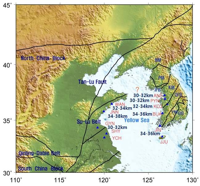 Figure 3.4.16 Estimated depths of the crust?mantle transition layers (the Moho) beneath the stations of the Yellow Sea Broadband Seismic Network.