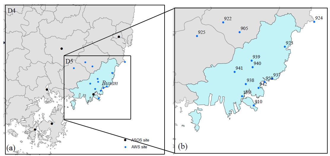 WRF 모델링 결과 평가에 사용된 ASOS 및 AWS 관측지점 (a)지역규모 도메인 4(검은색 원)와 (b)도시규모 도메인 5(파란색 원)