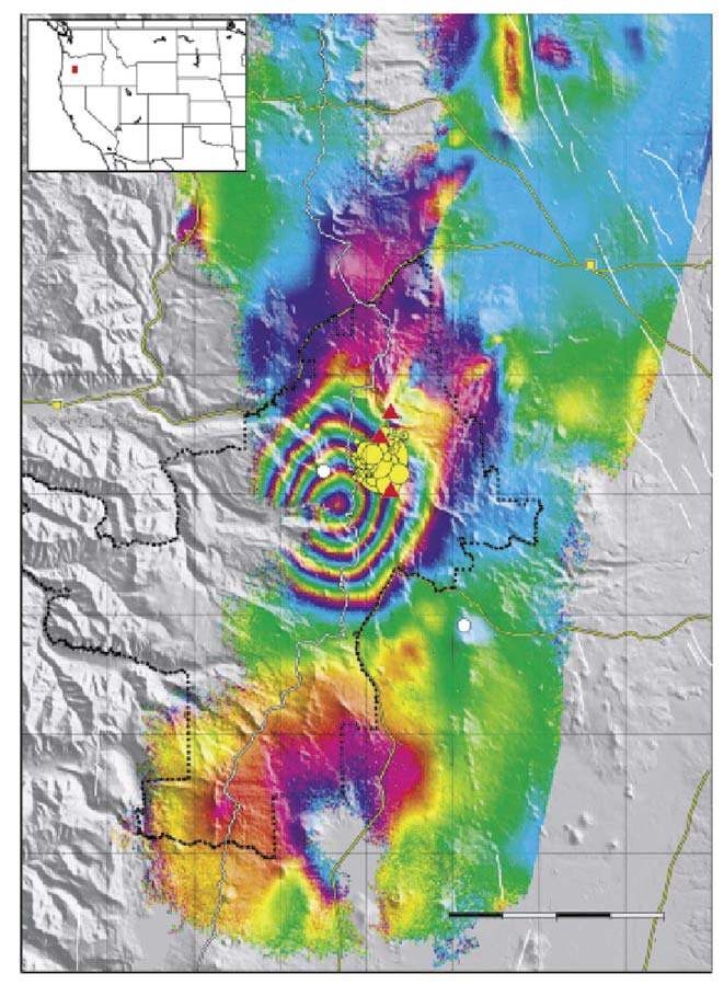 그림 II-2. 미국 캐스캐이드 산맥의 지표면 변형의 inSAR 간섭 영상