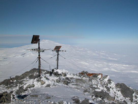 남극 에레버스 화산에 설치된 이동식 지진관측소