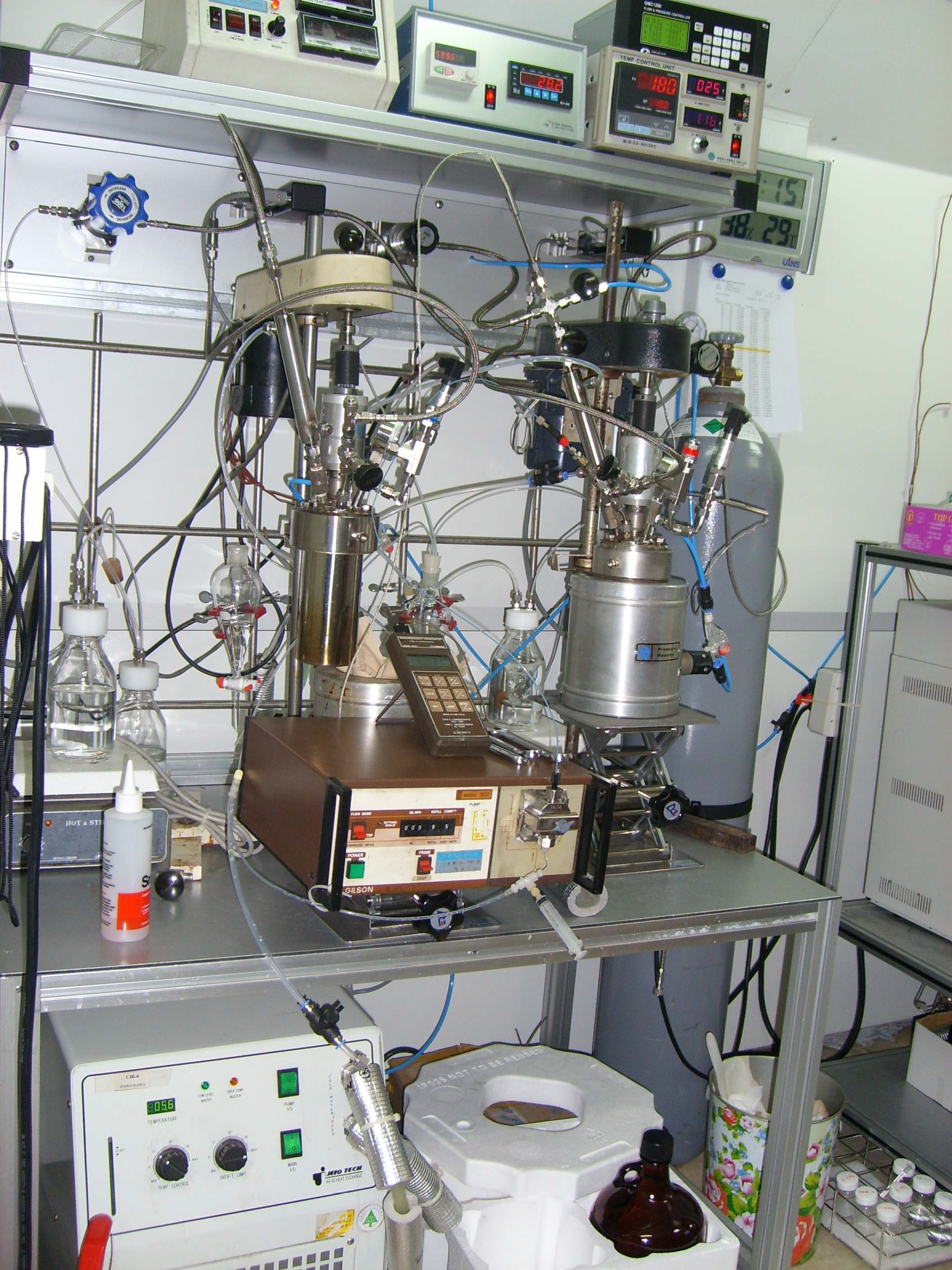 Fig. 2-10. Closed batch and semi-batch reaction experimental system.