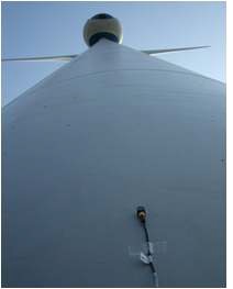 그림 3-79. 풍력발전기 타워에 가속도계를 설치한 모습.