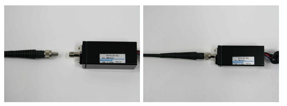 SMA형 adapter를 사용하여 PMT에 광섬유를 연결한 사진