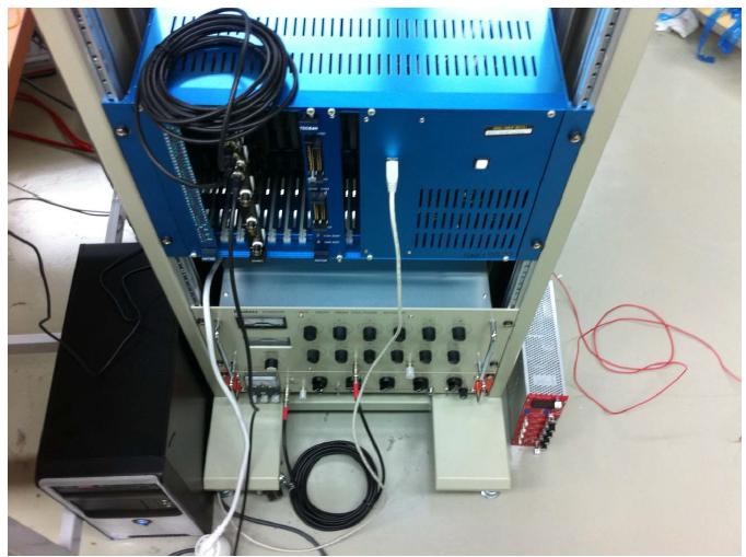 2011년 3월 27일에서울대 실험실에서 재연한 HV 전원 공급기와 DAQ 시스템.