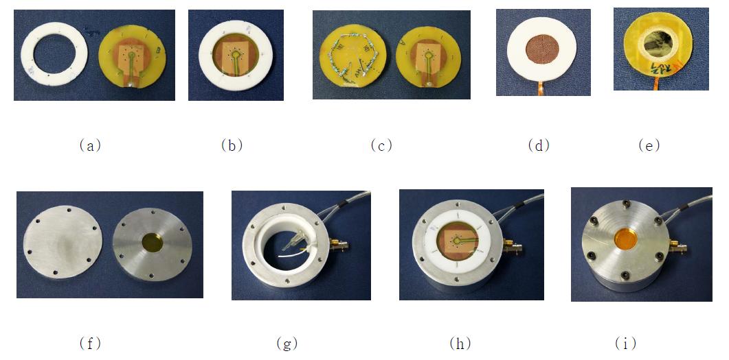 검출기의 조립 과정(a) 검출기의 전극과 지지대 (b) 전극과 지지대의 결합 모습 (c) 양전극과 뒷면의 접압 분배기 (d) 음전극(구리망) (e) 음전극(Ti) (f) 검출기의 상하 뚜껑 (g) 외부 통에 내부 지지대를 거치한 모습 (h) 검출기에 전극을 부착한 모습 (i) 조립된 검출기