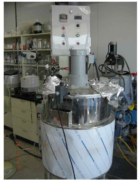 나노기공 실리카를 합성하기 위한 scale-up 반응장치(100L).