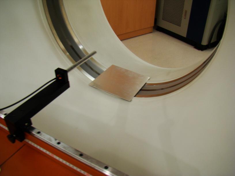 CT 스캐너의 에너지 스펙트럼을 결정하기 위한 방사선량 측정 실험