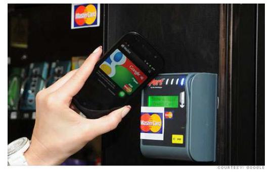 구글 월렛(Google Wallet)으로 자판기에서 결제를 진행하는 모습