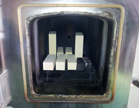 그림 11. Chamber furnace에 투입된 2종류의 샘플