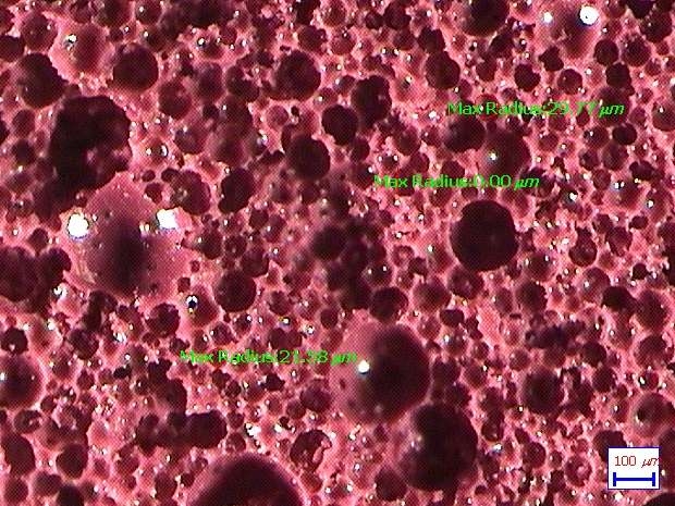 그림 12. 페놀수지 발포체(밀도 132.67kg/m3 의 현미경 표면사진 (150배율))