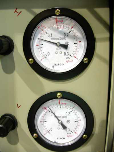 그림 5.22 고무막에 주입되는 공기압의 크기 조절을 위한 공기압 조절기