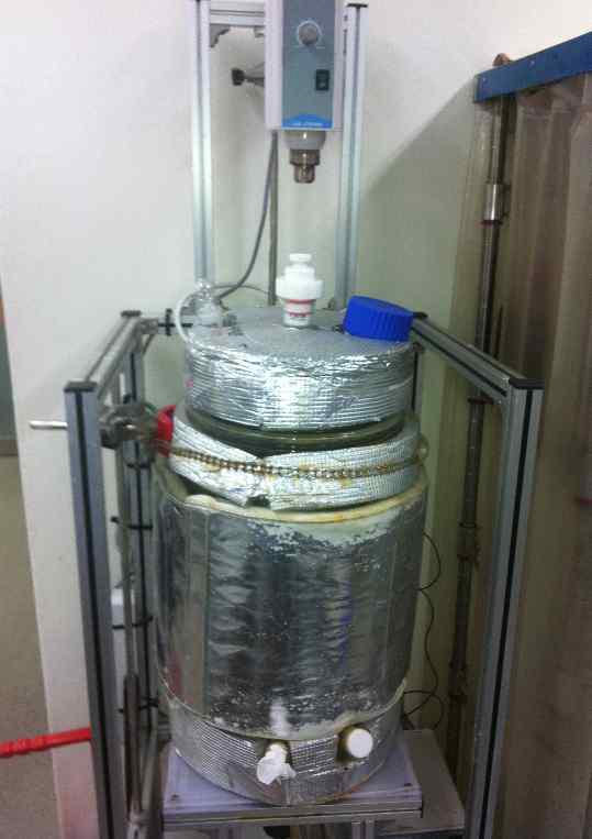 Autoclave reactor for mass production of oxygen carrier by precipitation