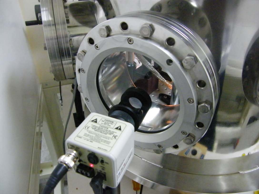 그림 3-16. 챔버 외부에 설치된 타겟표면 모니터링 장치의 CCD 모습