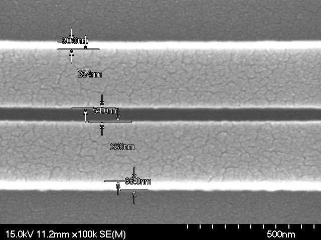 250 nm 선폭의 50 nm pitch SEM 사진