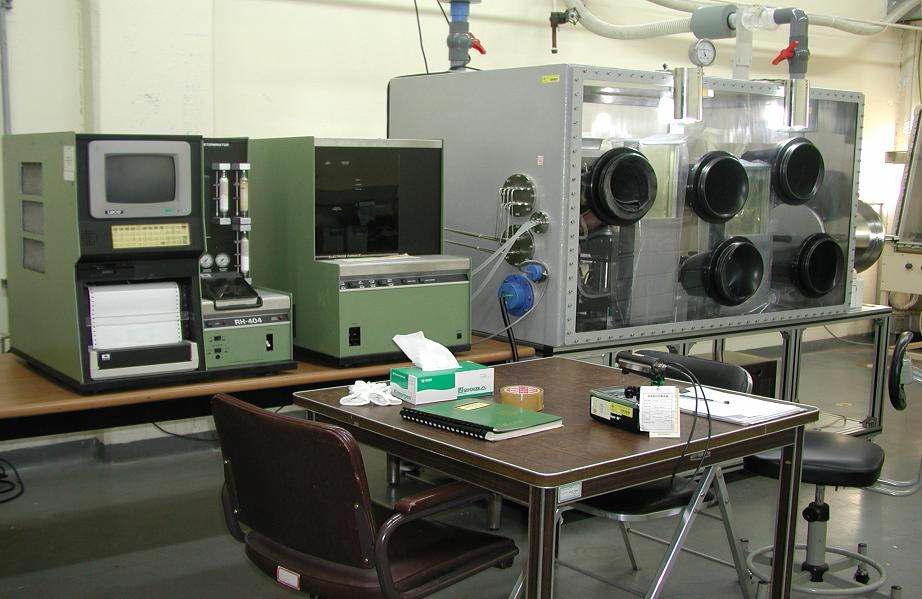 Hydrogen analysis system installed in 7414 laboratory.