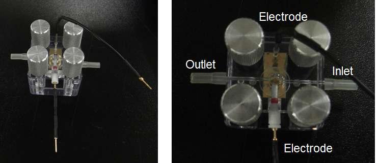 금 전극 기반의 센서가 탑재될 수 있는 지그. 전극이 삽입되고 지그에 삽입되어 있는 내재 전극을 통해 금 전극에 접촉할 수 있음