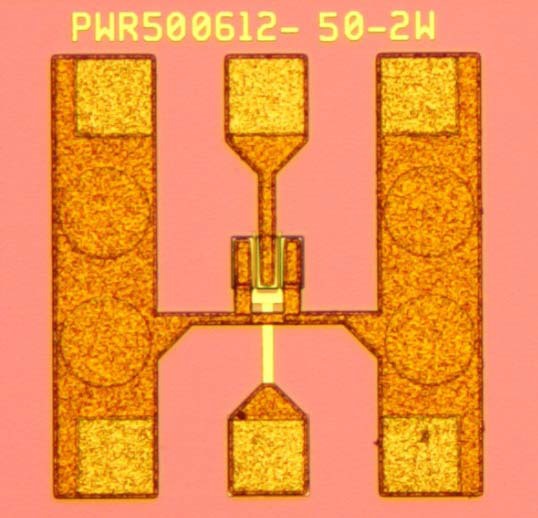 게이트 폭이 2x50 um인 E-mode PHEMT 사진