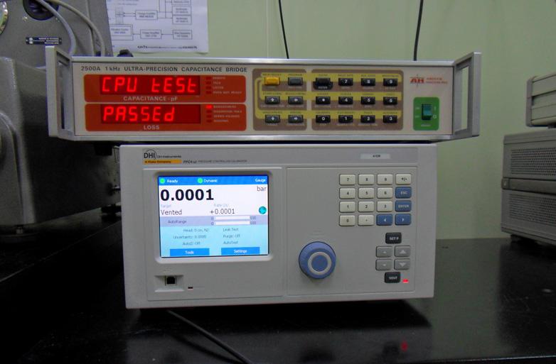 Experiemtal apparatus for capacitance measurement at various pressures.