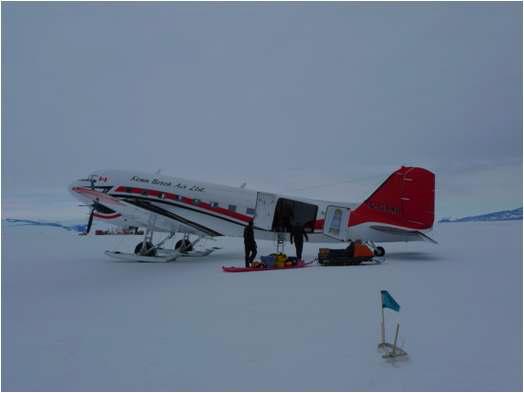 2010/2011 한-이태리 공동 운석탐사에서사용한 경비행기(Basler DC-3).