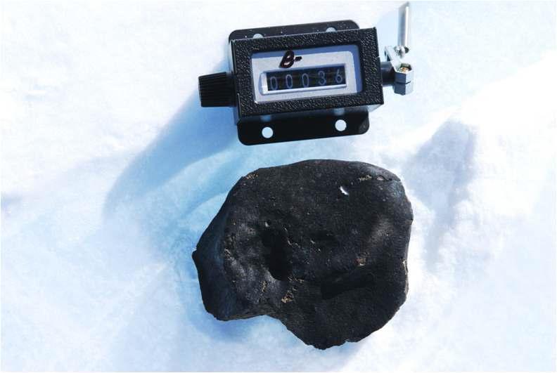 2010/2011 시즌 한-이태리 공동 남극운석탐사대에의해 회수된 최대 크기의 운석