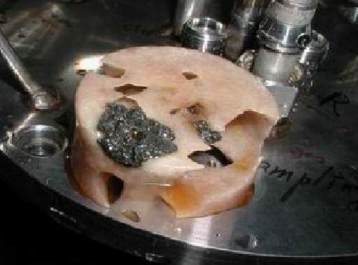 Fig. 3.3.1.15 Precipitates after the electrolysis of Li2Se in LiCl with 400mA current for 1 hour.