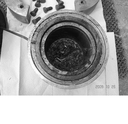 Fig. 3.5.5 The photograph of the disassembled HIx corrosion test unit after leakage.