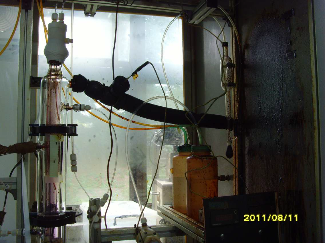 Photograph of Bunsen product discharge from the reactor.