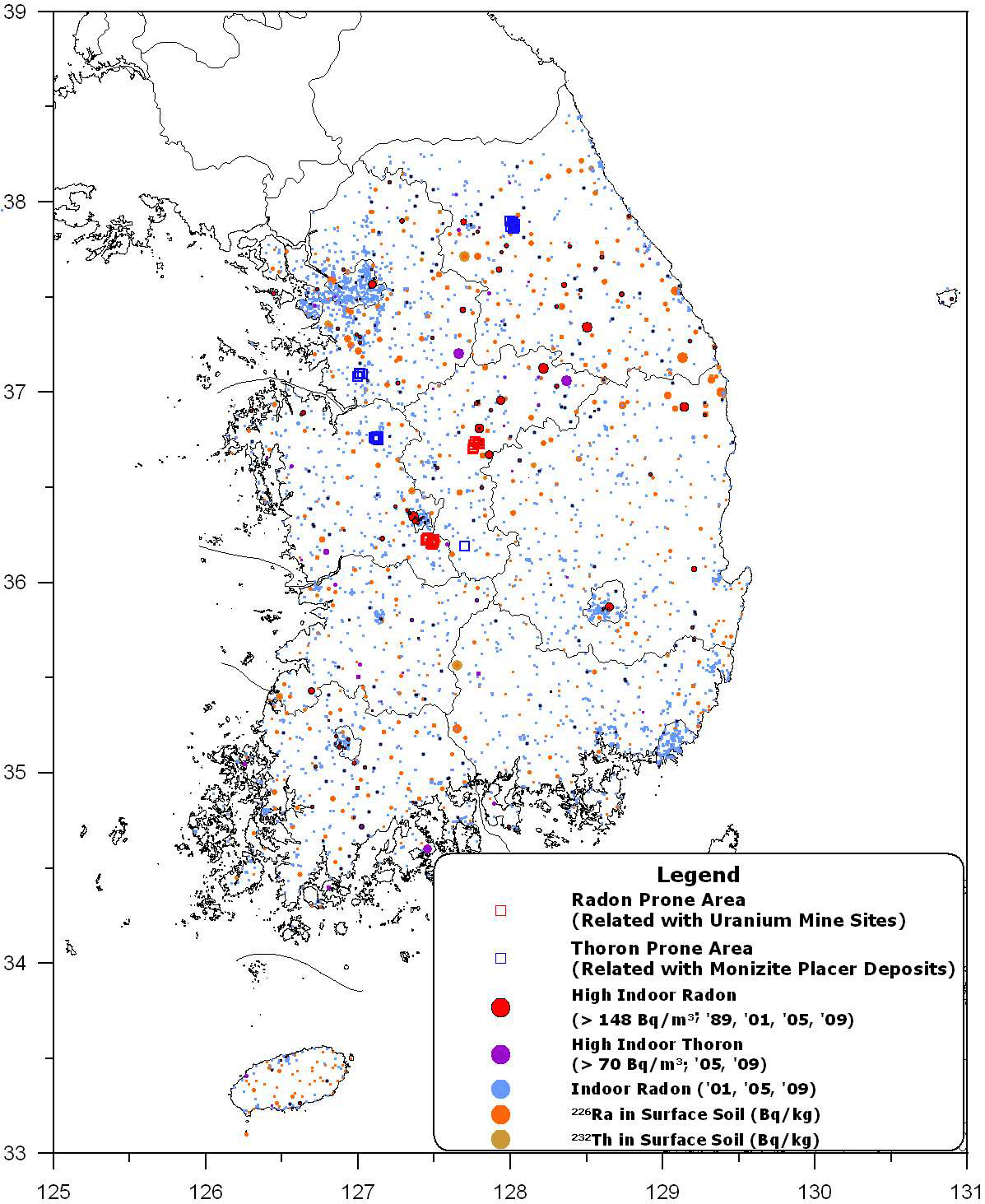 그림 23. 국내 실내라돈 조사 지점 현황 (1989년 이후 KINS에서 수행된 전국 조사 지점, 가옥 및 공공건물 약 6,000개 지점) 및 우라늄 및 토륨광과 관련된 라돈 유의지역 후보지