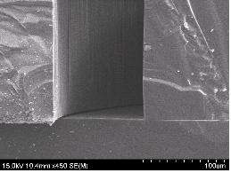 정전용량을 구성하는 간극의 전자현미경(SEM) 사진