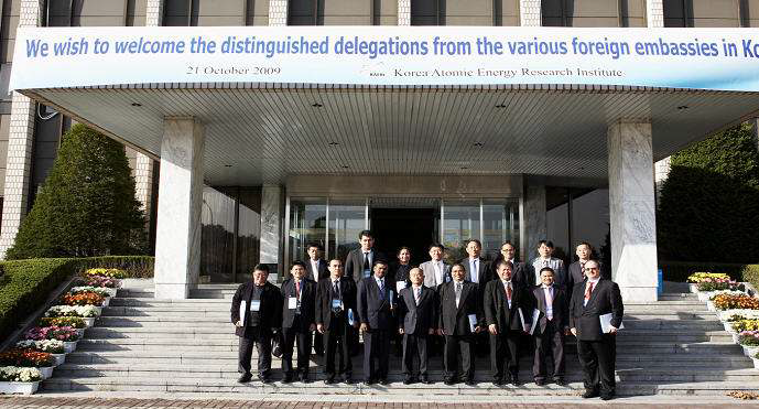 2009년도 주한 외교관 일행의 한국원자력연구원 방문모습