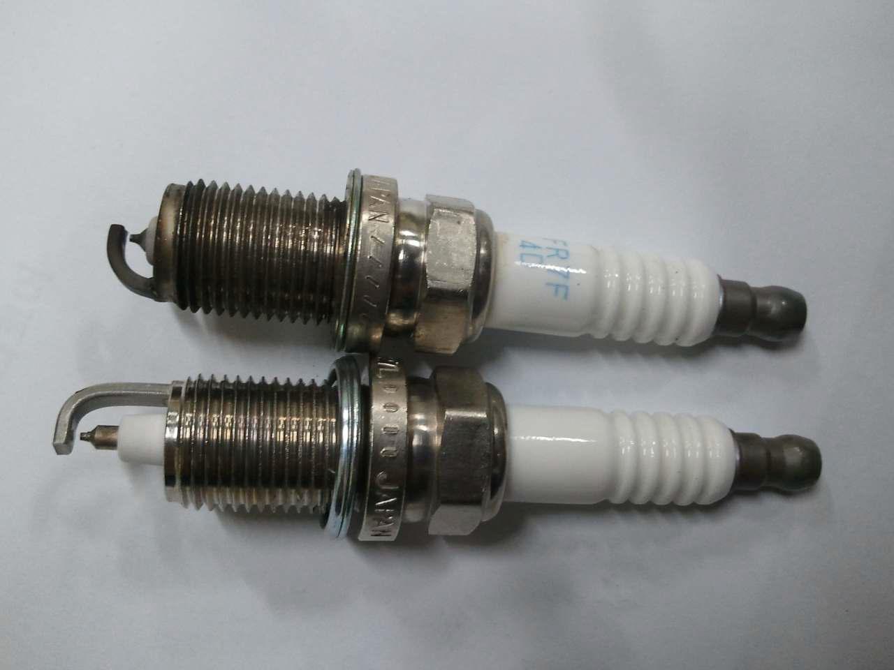 기존의 Spark plug(上)와 New type spark plug(下)의 형상