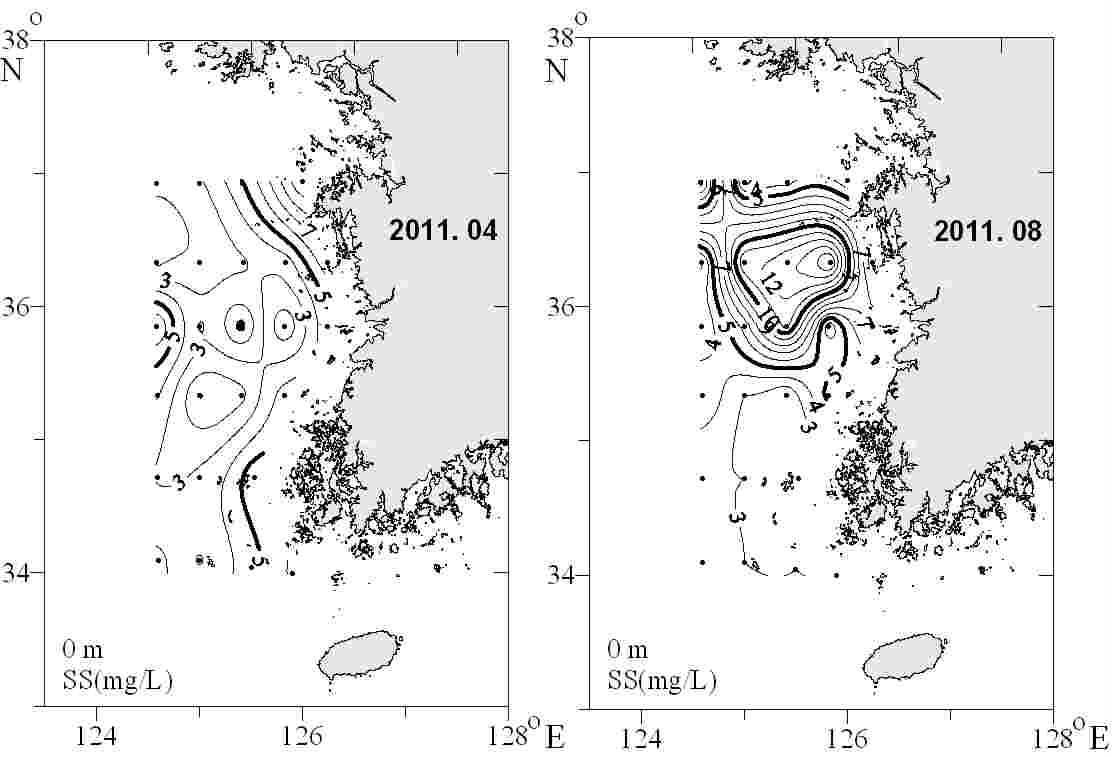 그림 15. 2011년 4월과 8월 표층 부유물질의 수평분포도