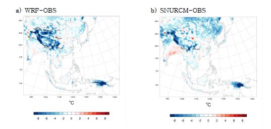 Fig. 16.2 Spatial distribution of annual surface air temperature (℃) and its differences(℃) between (a) WRF and OBS (b) SNURCM and OBS for 26 years