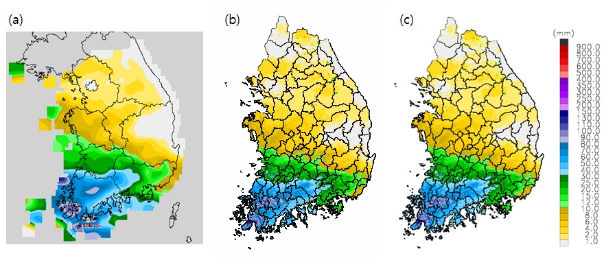 Fig. 8.3.11. Distributions of (a) rain gauges daily rainfall and radar daily rainfall applied by (b) one weight factor (σ=15 km), and (c) total five weight factor with basins on Jul. 11, 2009.