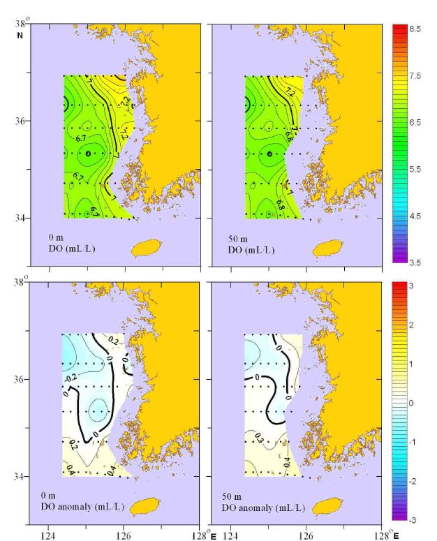 그림 12. 2012년 2월 한국 서해 용존산소의 수평분포 및 평년편차도