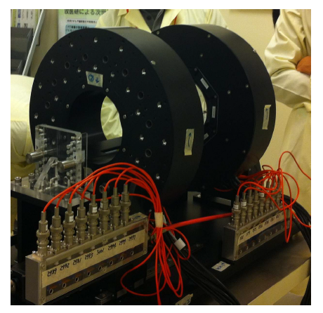 일본 방사선총합연구소 에서 개발하고 있는 In-beam PET 시제품