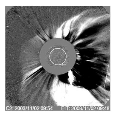 SOHO LASCO C2로 2003 년 11월 2일 관측한 CME.