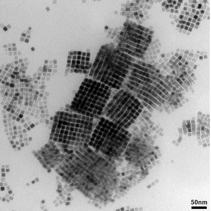 그림. 면 조절된 균일한 구조의 망간아철산염 나노입자로 이루어진 cluster