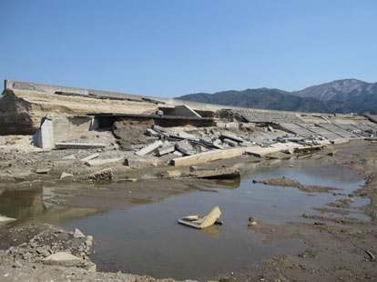 그림 6.2 State of damage of the tide embankment at Kanehama