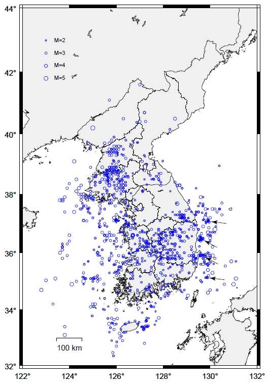 Fig. 2.1.1 Seismicity in 1978∼2013. Arrows indicate areas with relatively active seismicity in the East Sea.