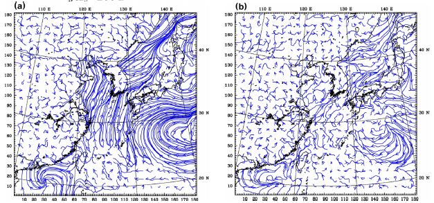 Fig. 2.1.3.7. The stream line of surface wind difference between CWW and N032 at (a) 1800 UTC 14 and (b) 0000 UTC 15 July 2004.