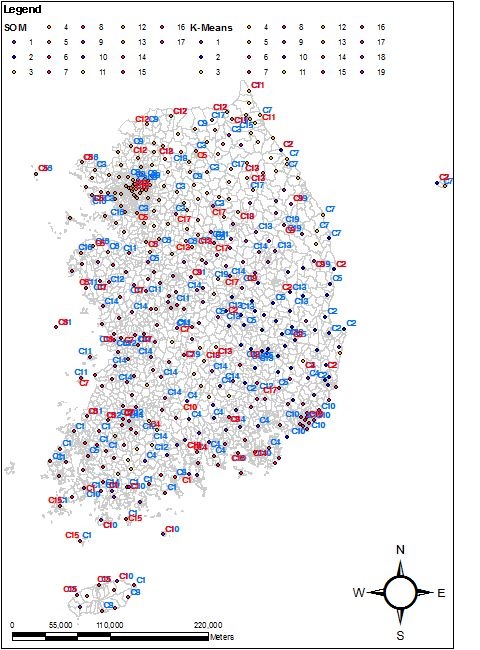 The point map for comparison of cluster using SOM and K-Means based on 61 observation point and 343 AWS point from 1980 to 2010