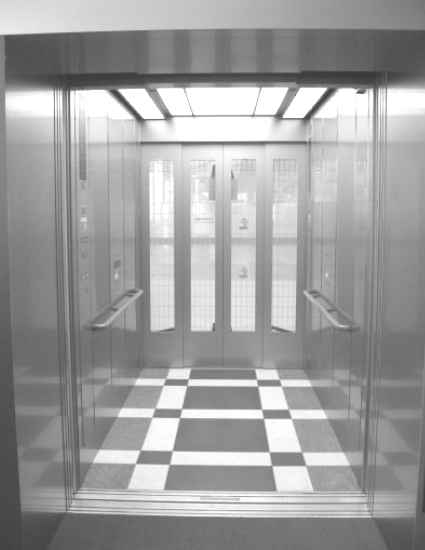 엘리베이터 내부